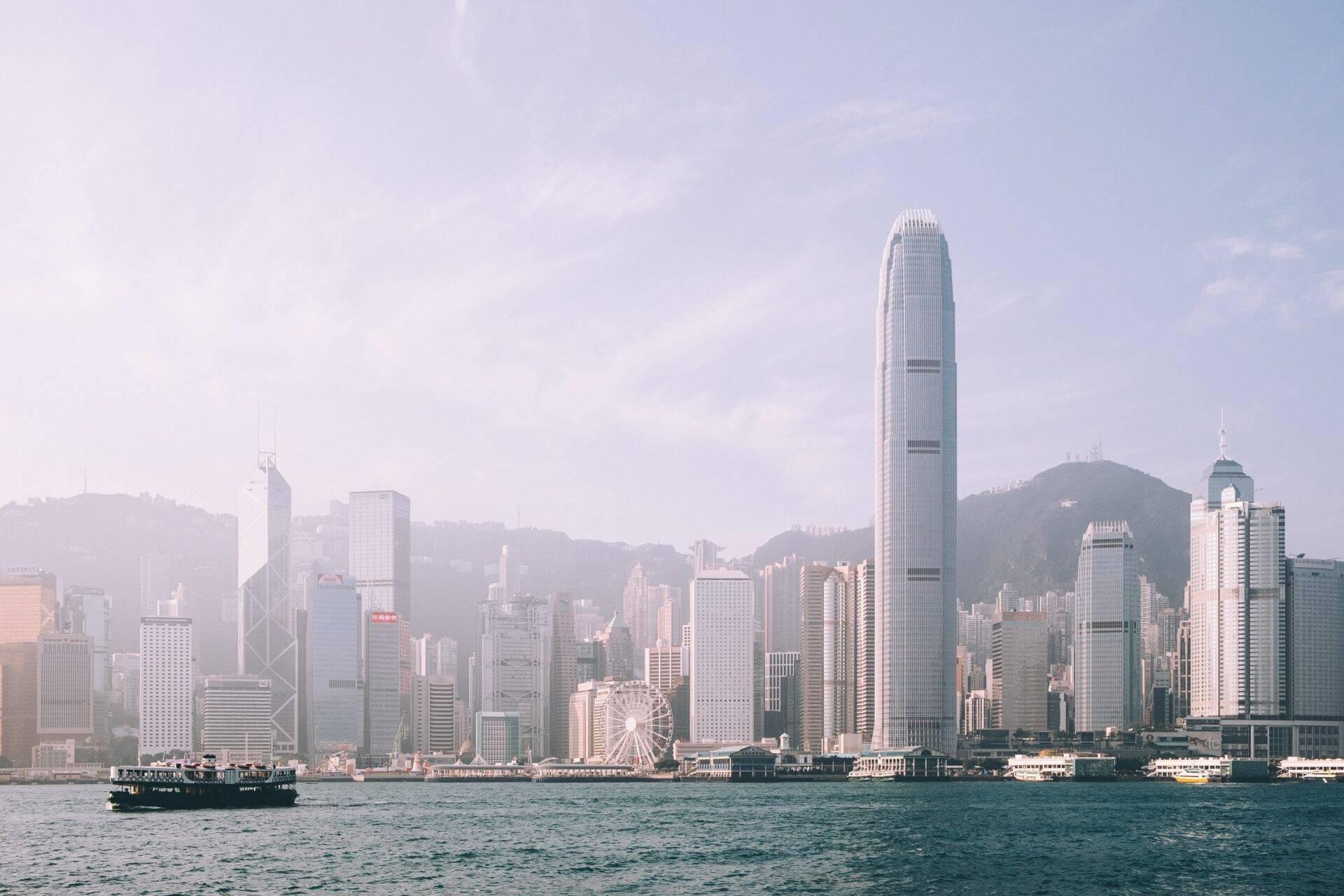 Nächtliche Ansicht des Viktoria-Hafens und der Skyline von Hongkong