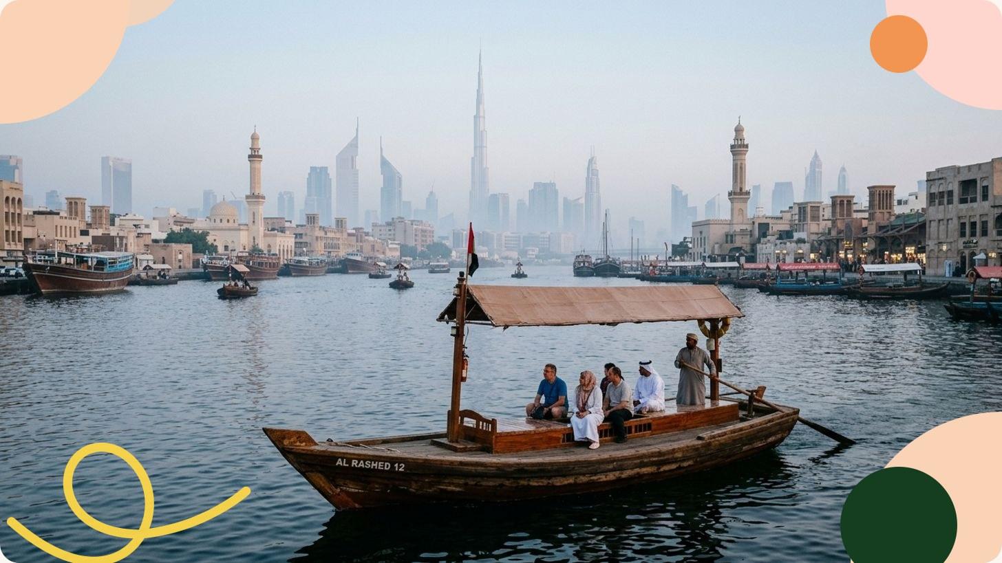 Skyline von Dubai mit dem Burj Khalifa als Wahrzeichen über den modernen Wolkenkratzern bei Sonnenuntergang