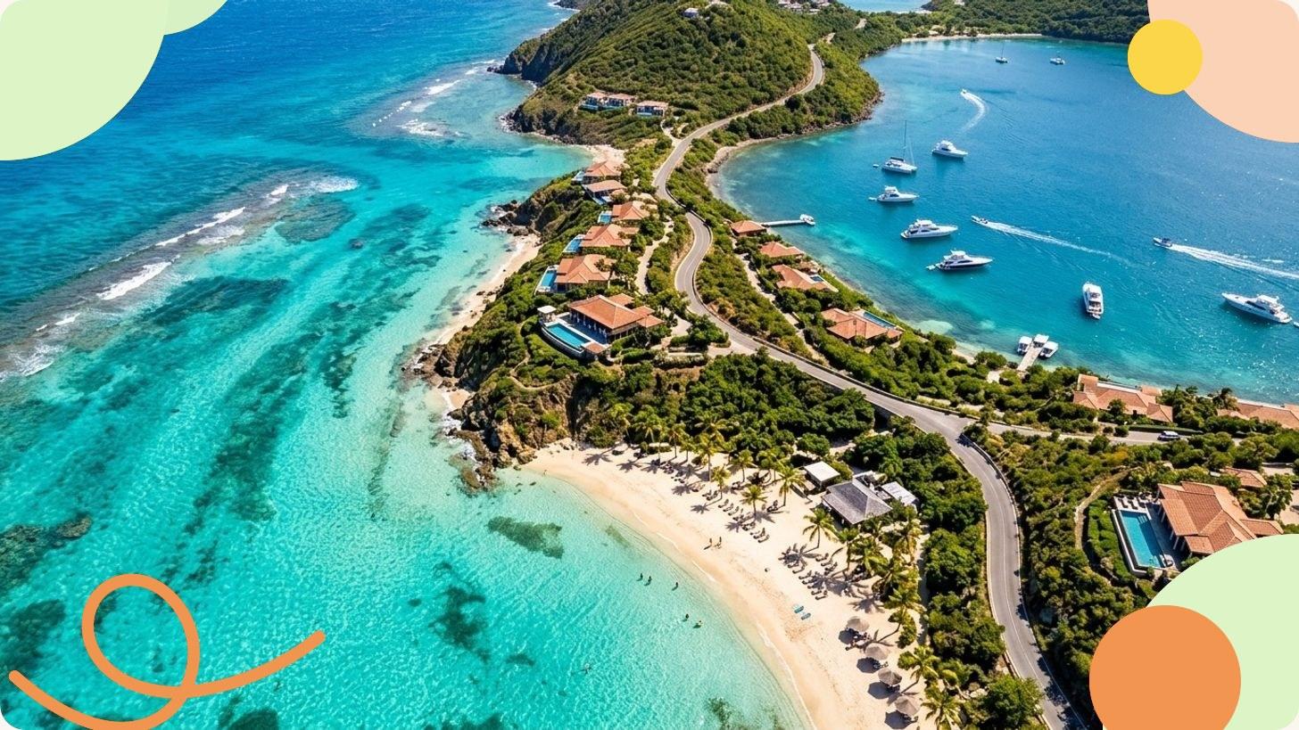 Luftaufnahme einer tropischen Insel mit weißem Sandstrand, kristallklarem türkisfarbenem Lagunen und üppiger Vegetation