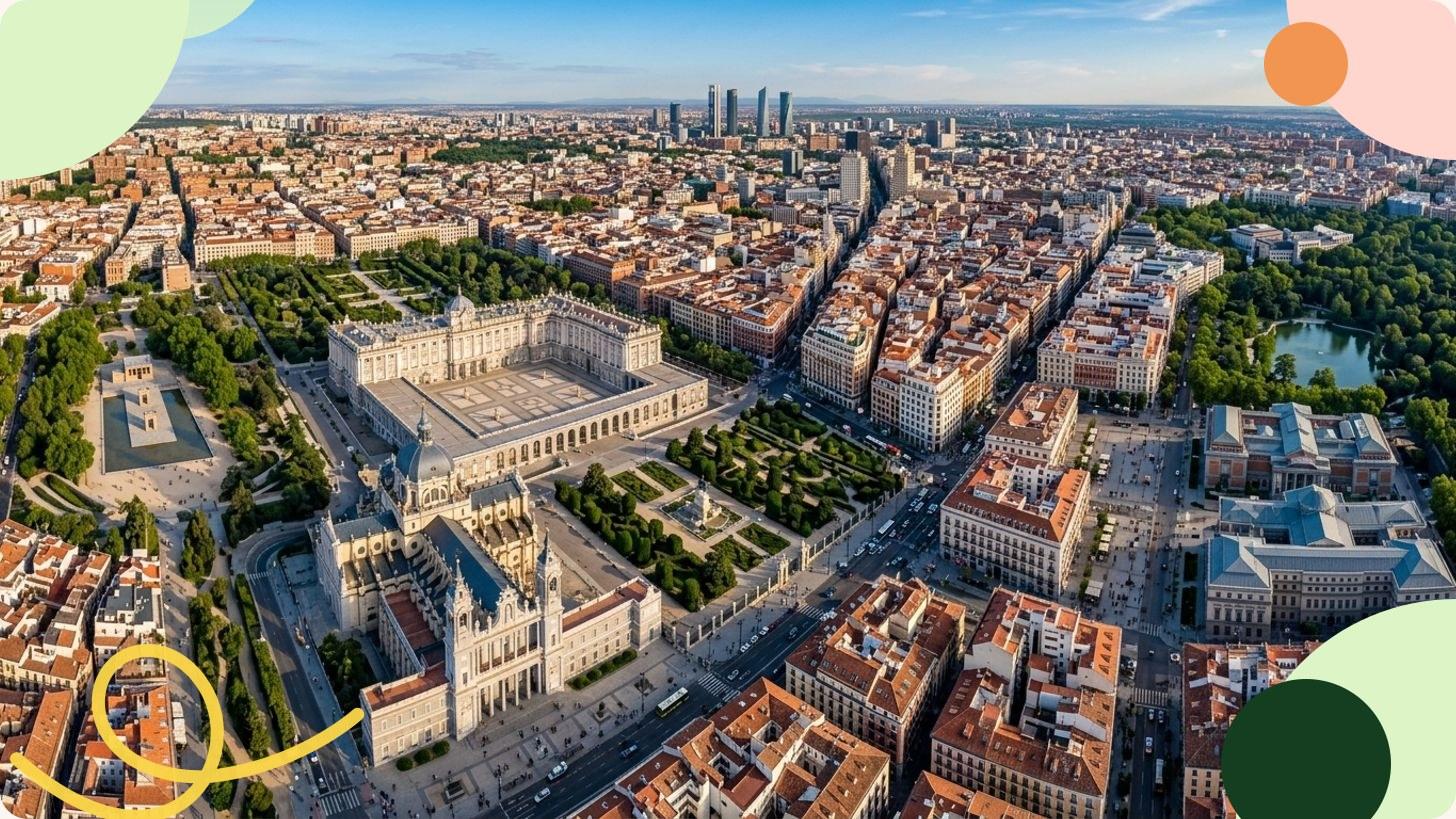 Gran Vía di Madrid illuminata al crepuscolo con i suoi palazzi Art Déco e il traffico cittadino
