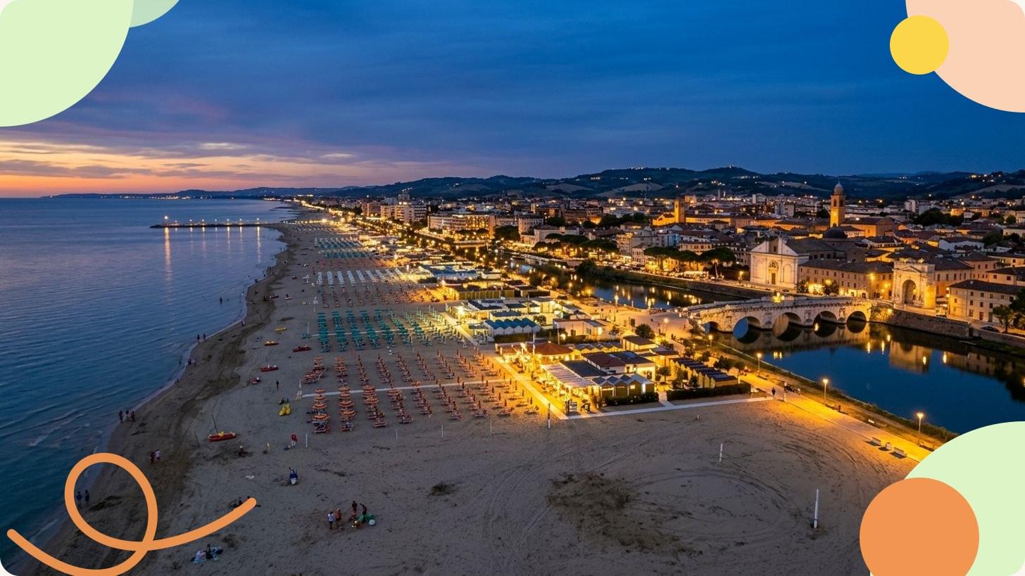 Vue panoramique sur la côte adriatique de Rimini avec ses plages de sable doré et ses monuments historiques en arrière-plan