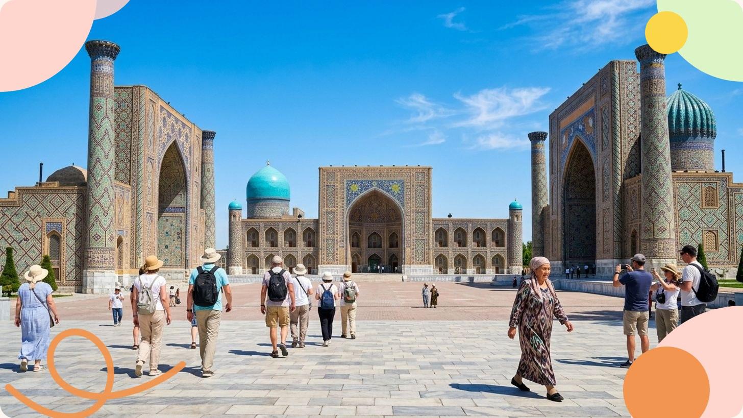 La place du Régistan à Samarcande avec ses trois madrasas ornées de mosaïques et leurs dômes turquoise