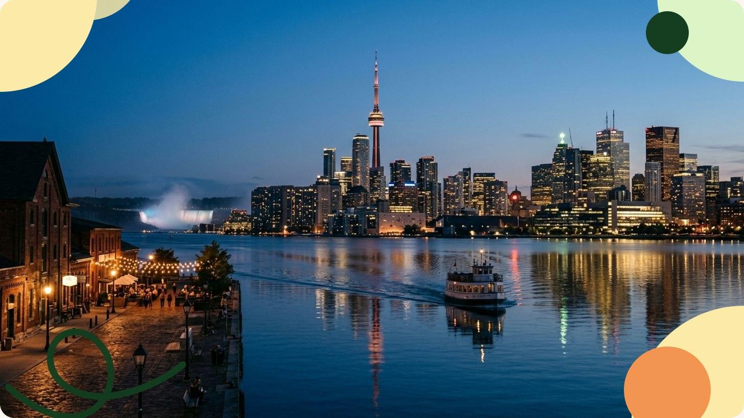Vue panoramique sur les gratte-ciel et la tour CN de Toronto sous un ciel bleu dégagé depuis le lac Ontario