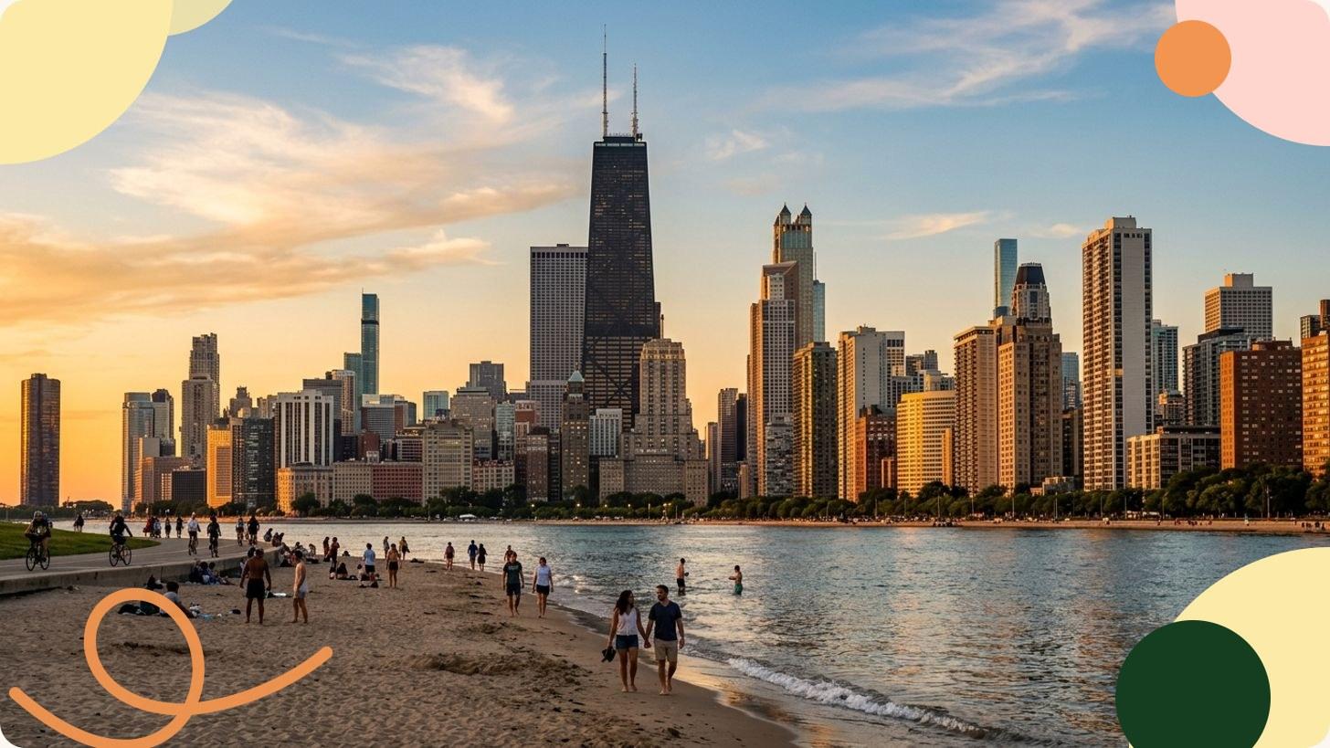 Luftaufnahme von Chicagos Uferpromenade mit Wolkenkratzern, Sandstrand und türkisblauem Lake Michigan