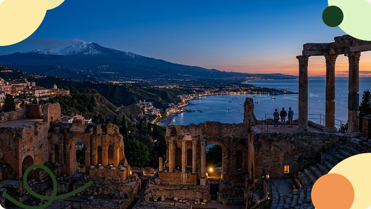 Théâtre grec antique de Taormine avec vue panoramique sur la mer Ionienne et le mont Etna en Sicile