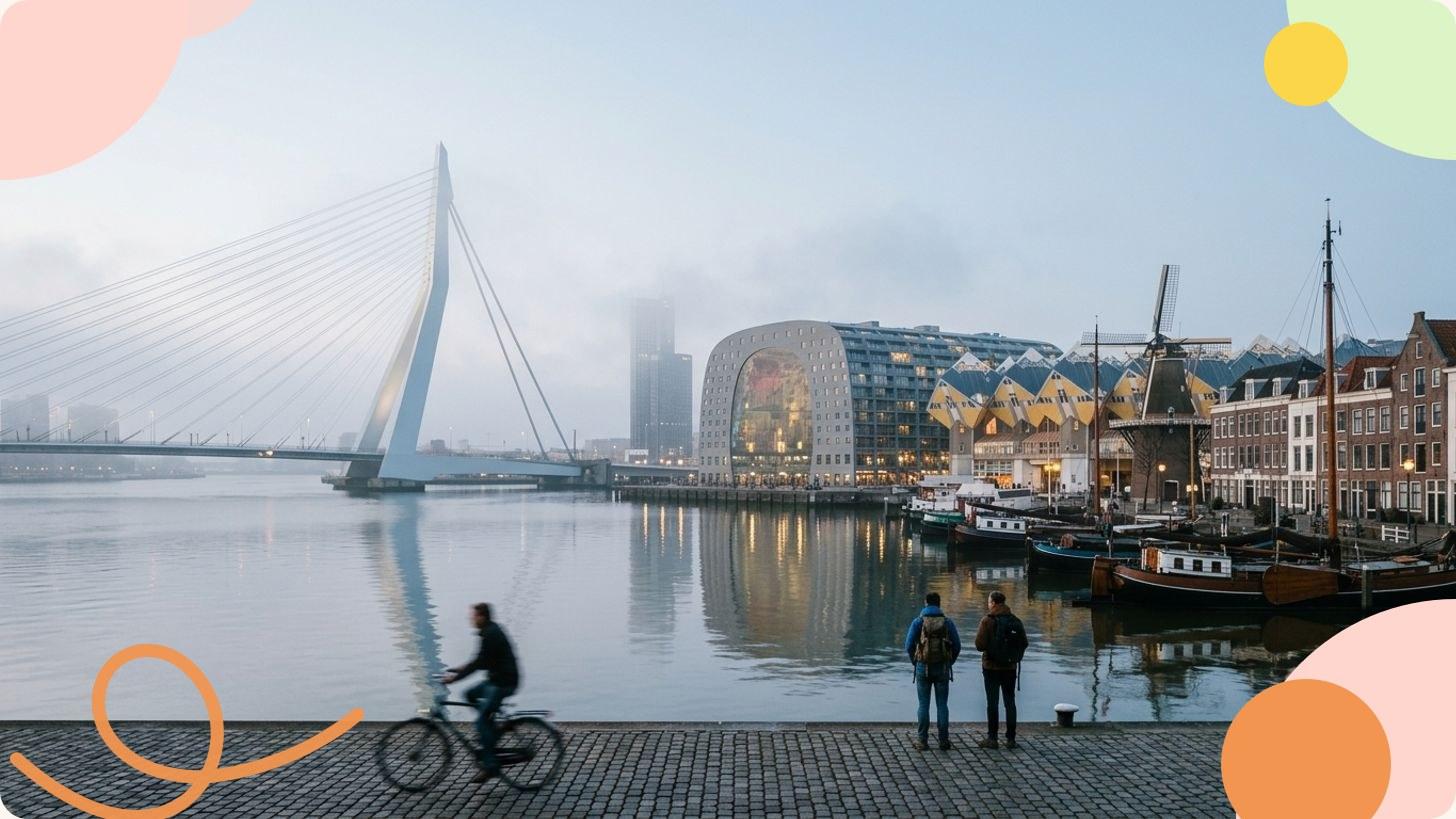 Vue panoramique sur Rotterdam avec le Pont Erasme enjambant la Nieuwe Maas et les gratte-ciel du centre en arrière-plan