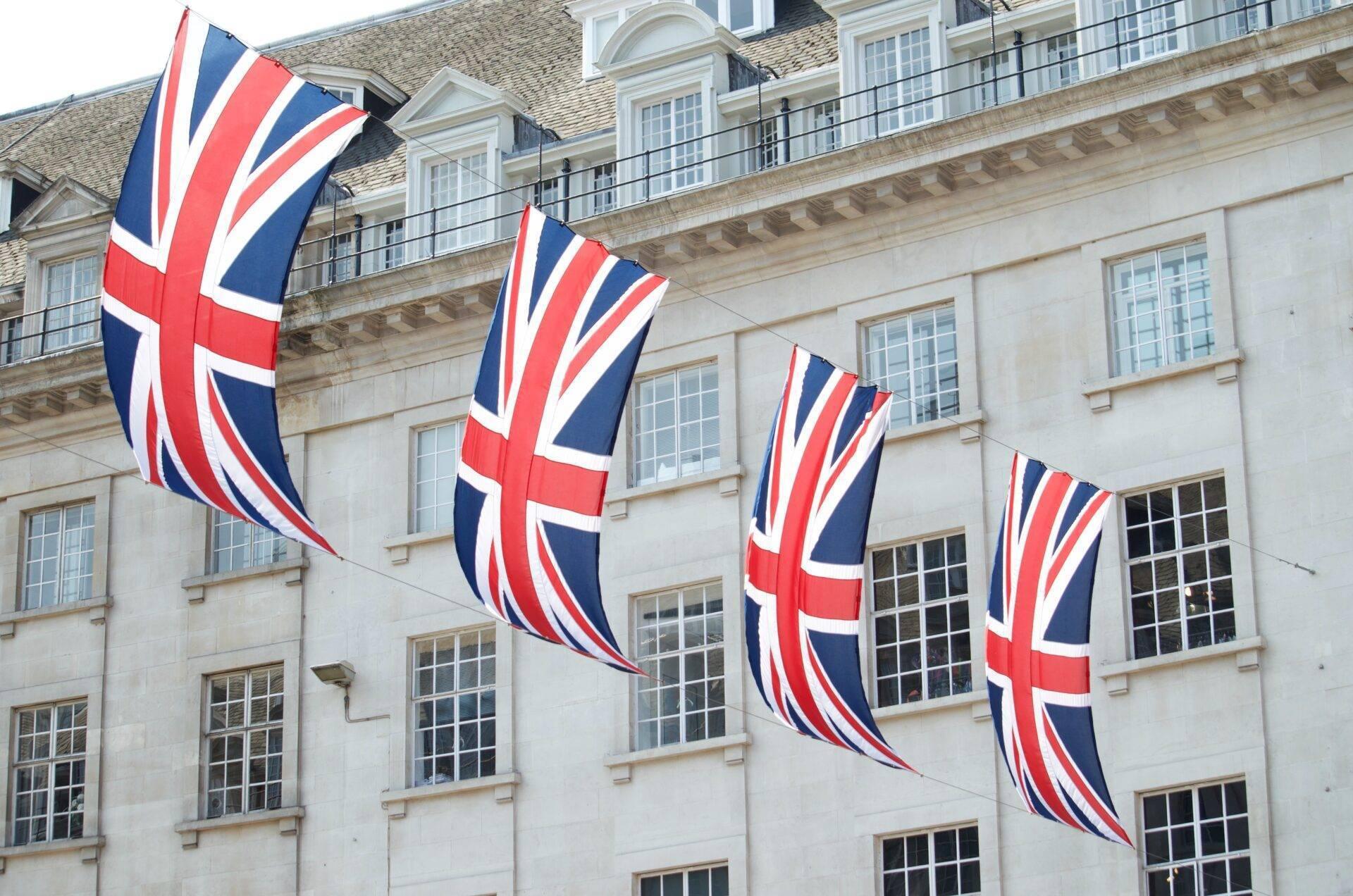 Passaporto italiano e bandiera britannica, formalità d’ingresso post-Brexit