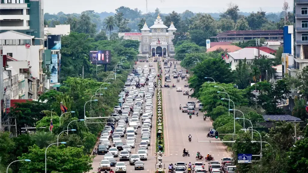 alessio-roversi-DmG3yNfEd5Q-unsplash Vientiane