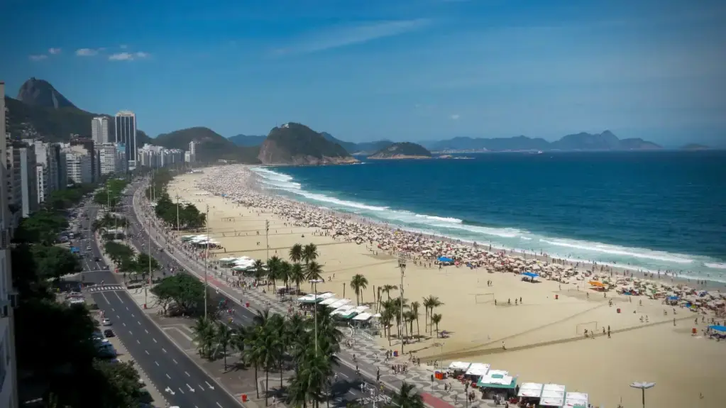 antonia-felipe-YUV-VbSDV6s-unsplash Brésil Plage de Copacabana, Rio de Janeiro