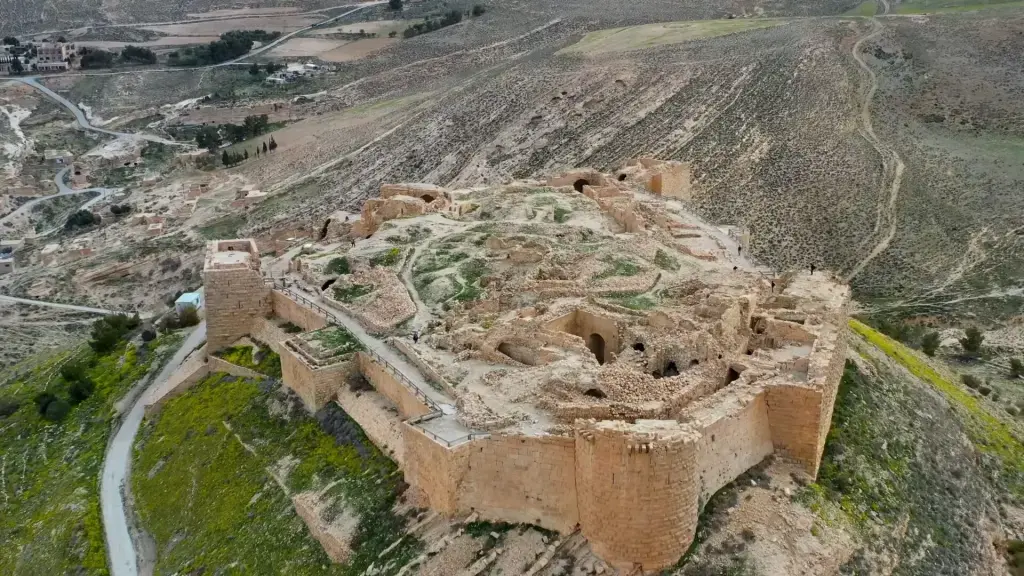 daniel-qura-7QqJFDFPsTs-unsplash