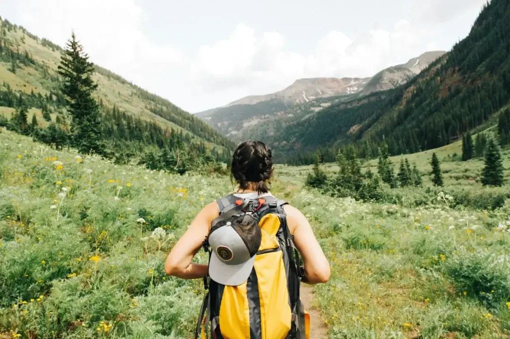holly-mandarich-UVyOfX3v0Ls-unsplash (1)