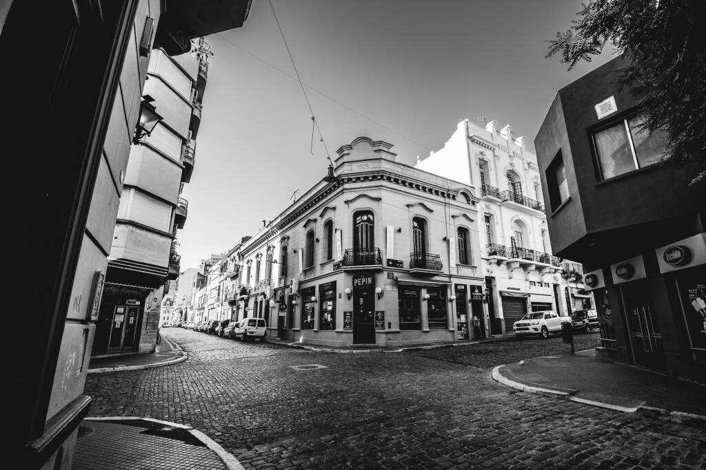 rafael-leao-PxlRxua0sEA-unsplash